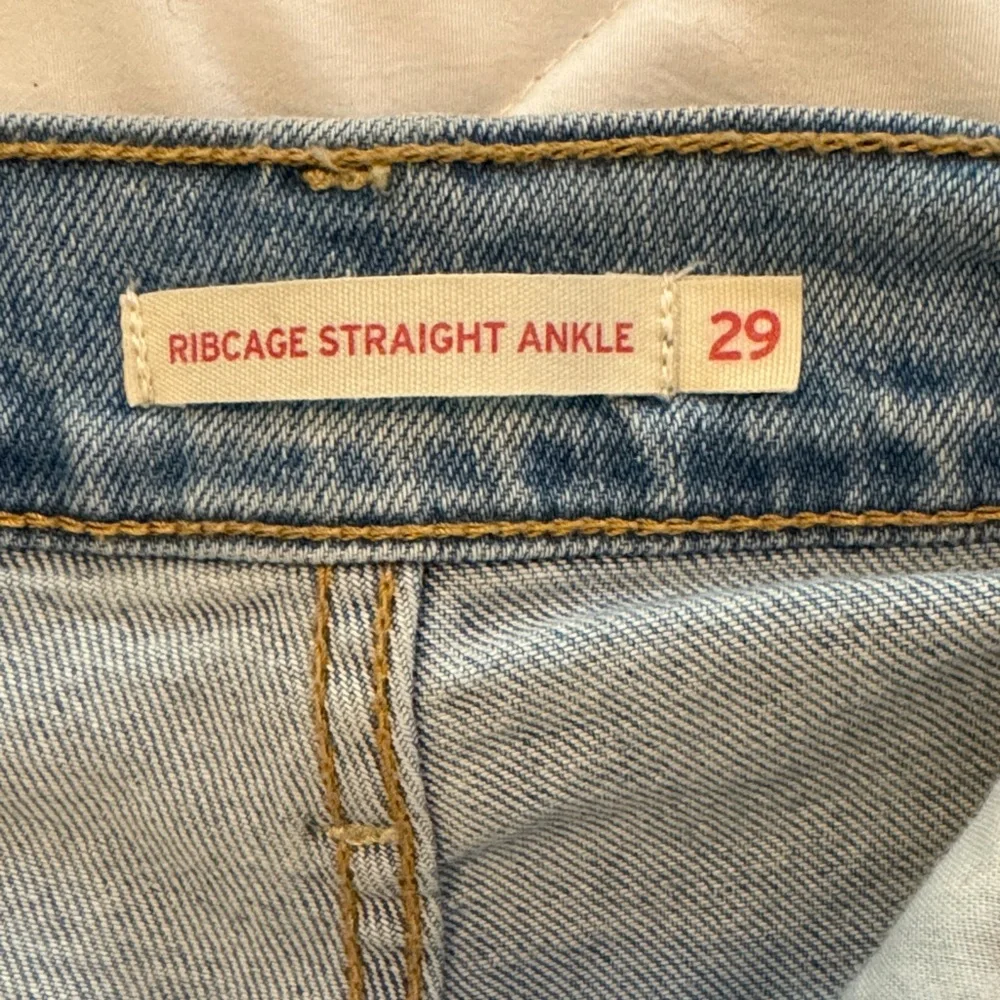 Levi's Ribcage Straight Ankle Jeans - Picture 8 of 8